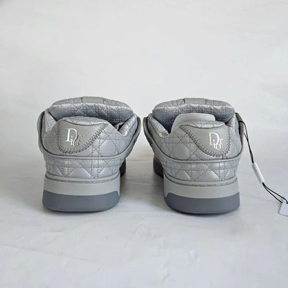 "B9" Sneaker
